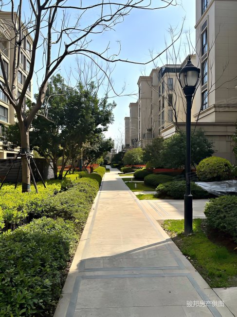 融创东方御园4室2厅2卫133.2㎡南北225万