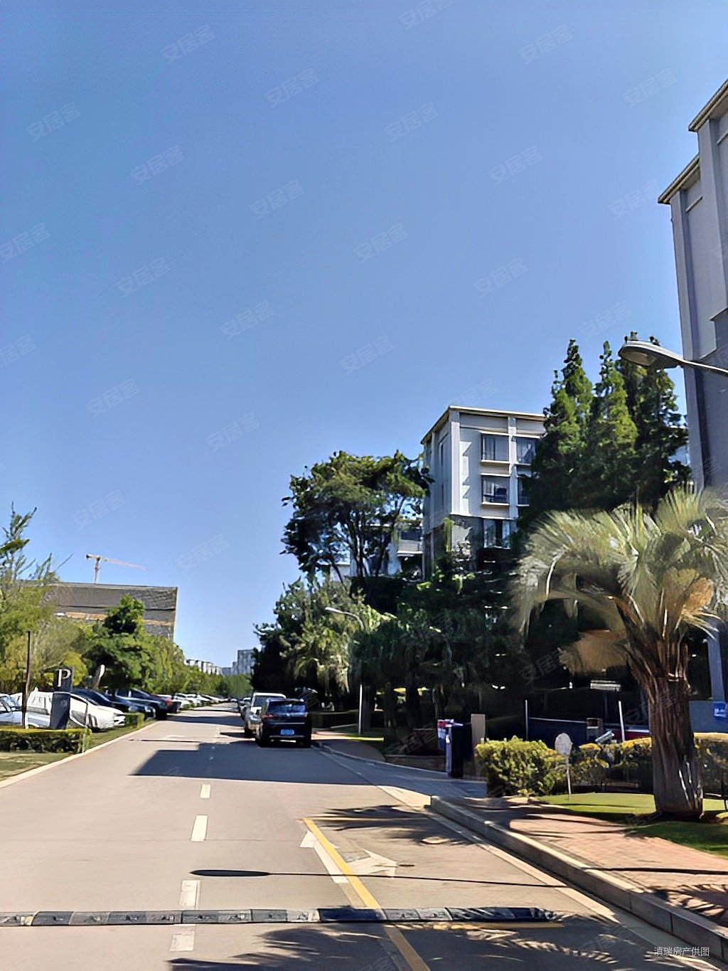 地铁口白龙潭俊园沁园小区中间1楼169平米精装修