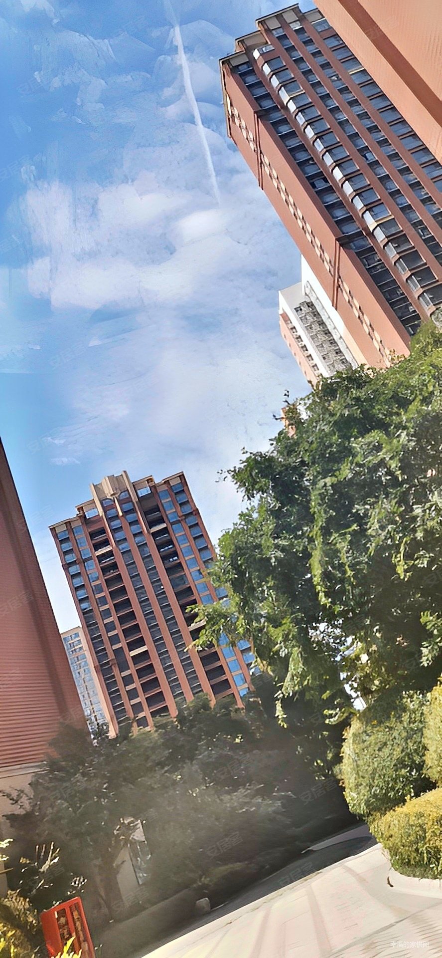 地铁口伟业公馆高层视野开阔,满二诚心卖价格可以大刀