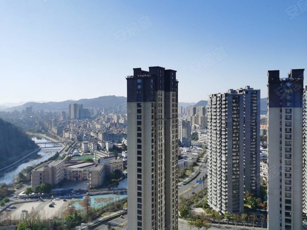 杭州临安临安城区中骏柏景湾(商业)年底特惠首月立减800可短租无中介