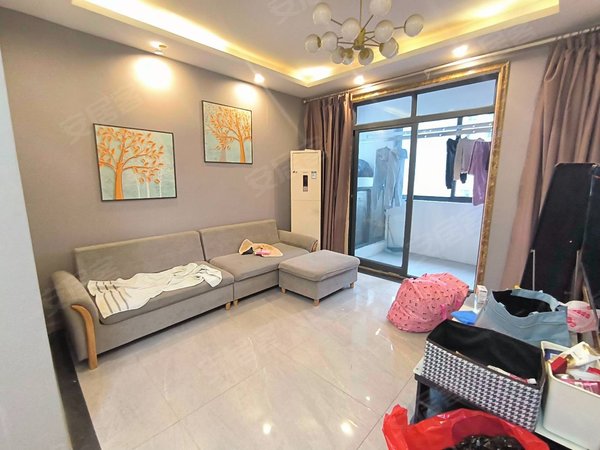 苏州常熟万达广场怡馨佳苑怡馨家园 精装两房两厅一卫 采光好 拎包