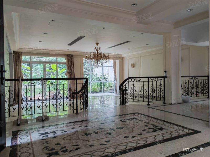 200平米大花园,可养鱼(端头位,视野通风很好)随时可看房,颐园(别墅)二