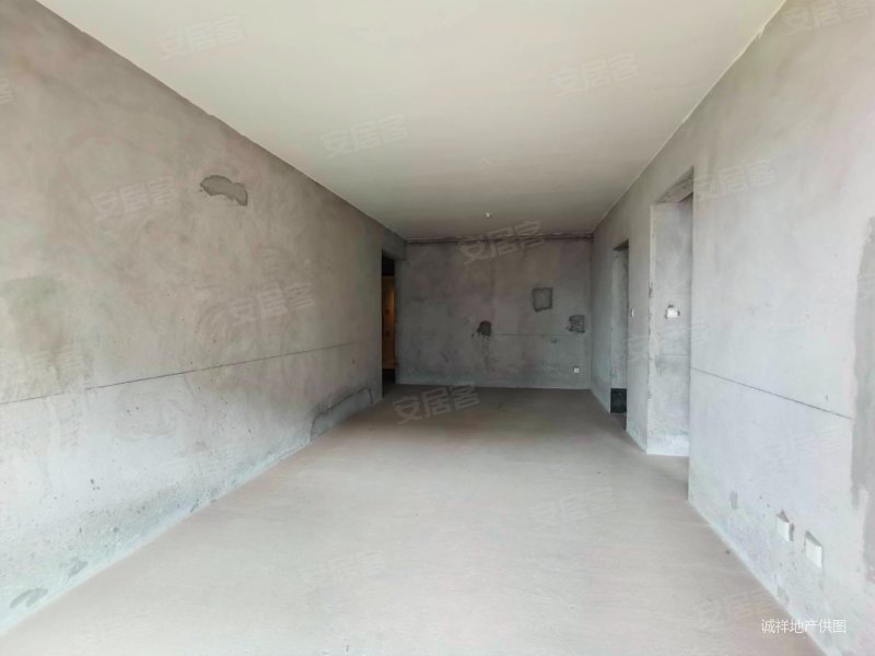 南岸南滨路 轻轨旁次新小区 环境好 价格比原来少了20万急售,和黄御峰