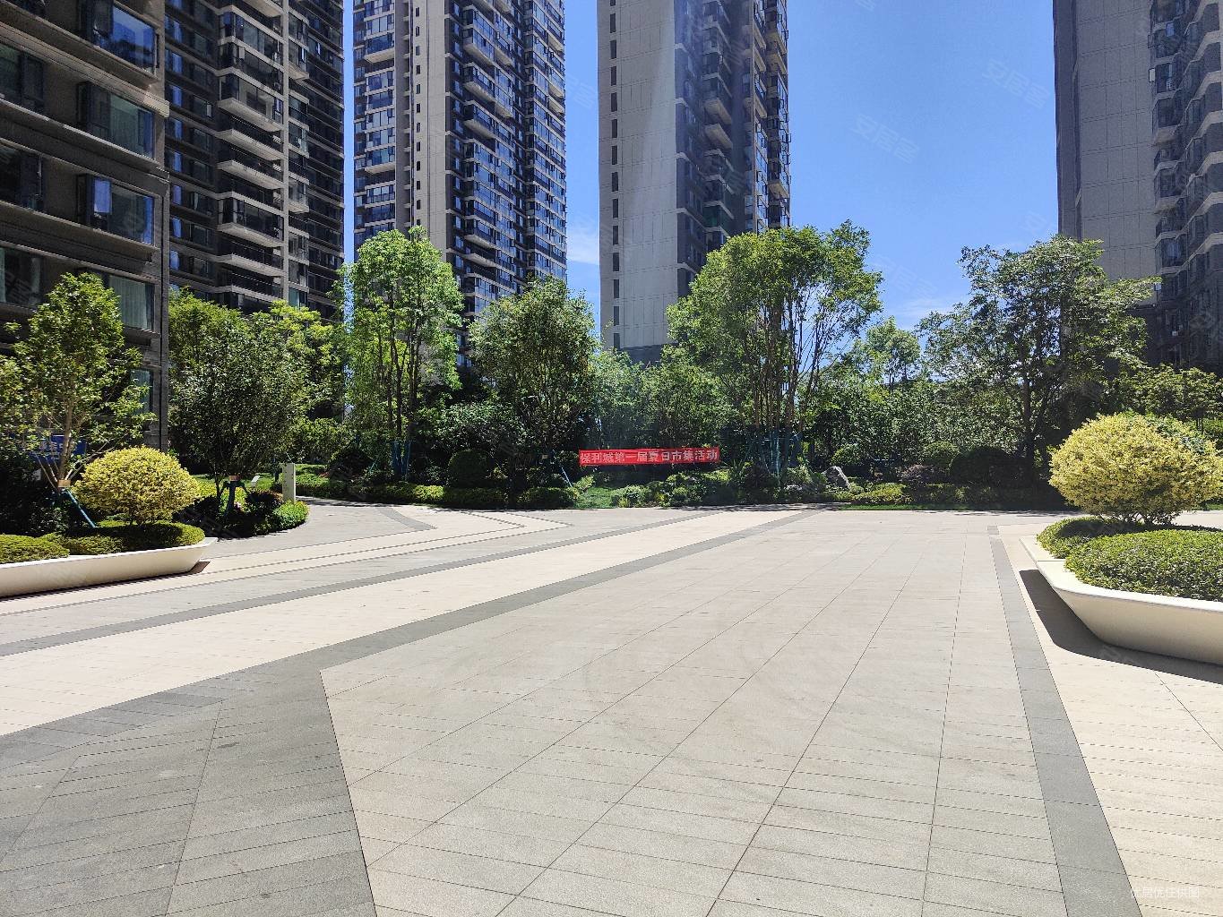 东市区保利城云大一梯两户精装修端头房采光好