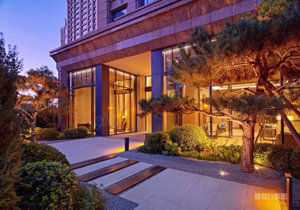 合生霄云路8号7室4厅5卫900㎡南北16100万