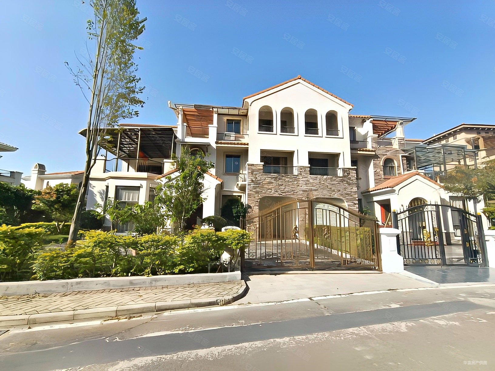 碧桂园边位别墅带200多平大花园五房诚心出售