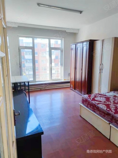 新上南湖公园红旗街外国语一品红城两室一厅房主急售