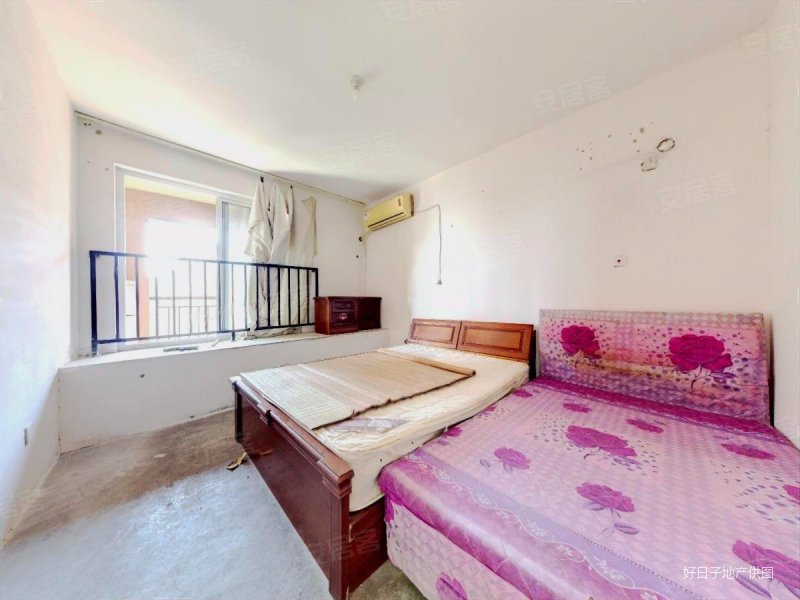 卡米小城2室2厅房东急售随时看房