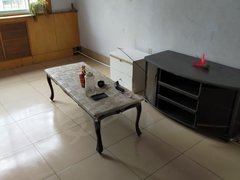 淄博沂源城区酒厂家属楼,三室二厅多层二楼,出行方便。出租房源真实图片