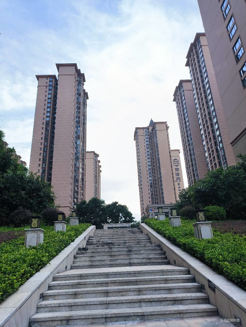东莞房产网>东莞二手房>莞城二手房>罗沙二手房>丰华珑远翠珑湾(商住