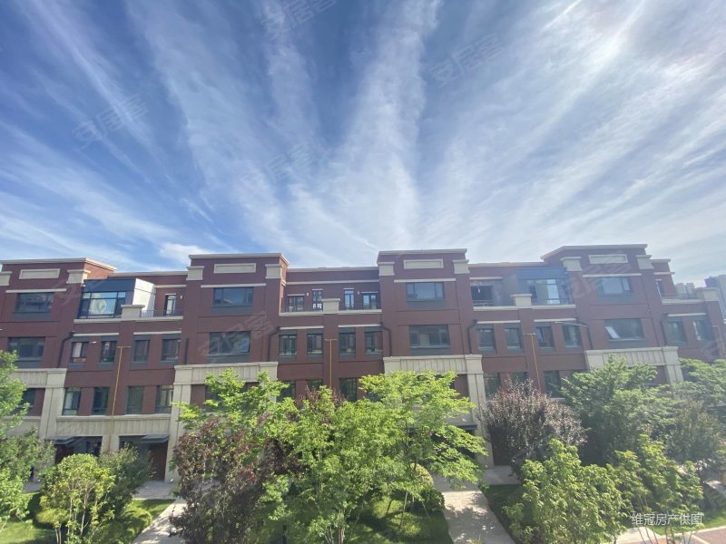 海信红岛府(别墅)4室2厅3卫160㎡南北290万