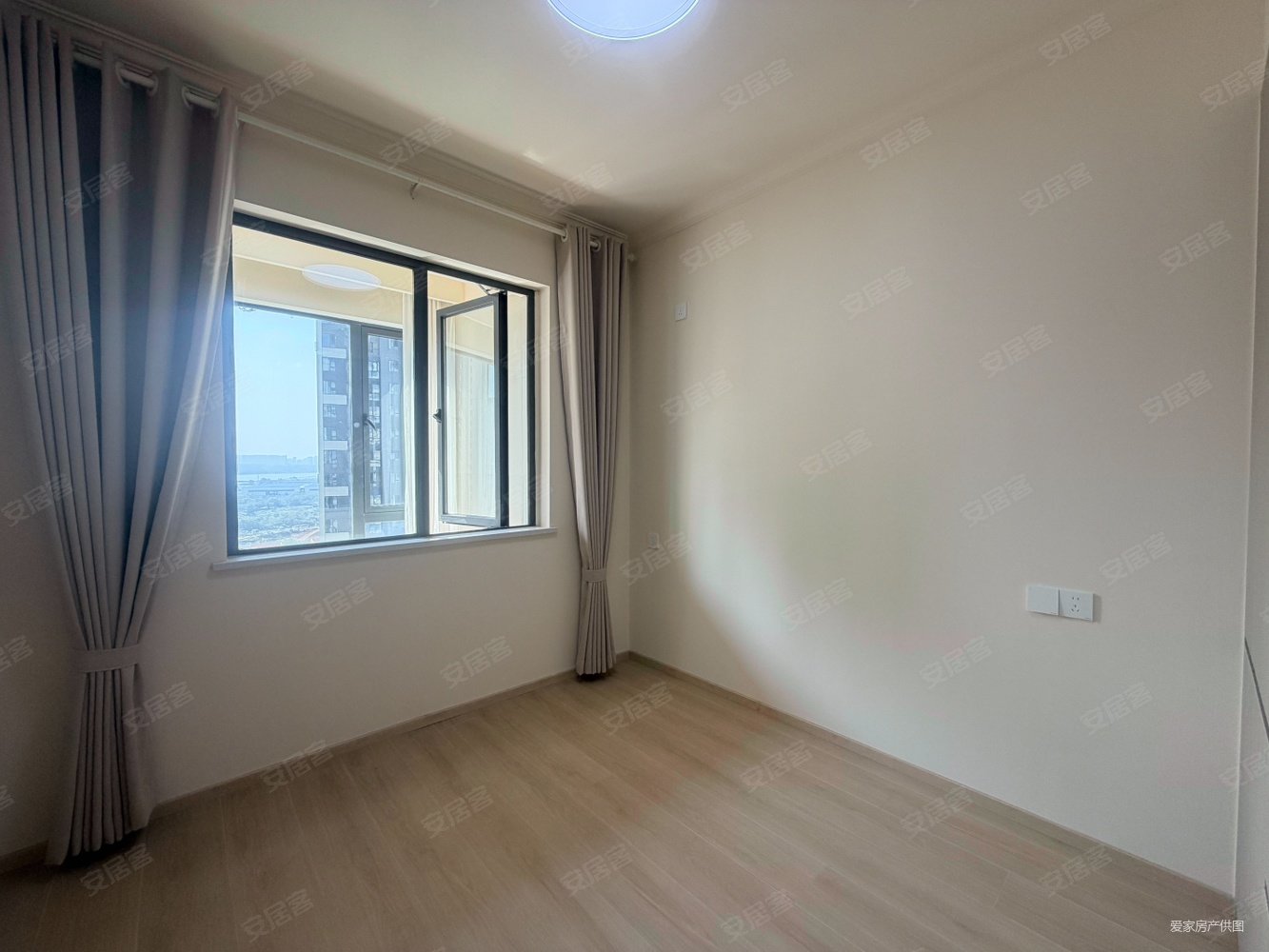 五矿万境水岸(公寓住宅)4室2厅2卫151㎡南北59.8万