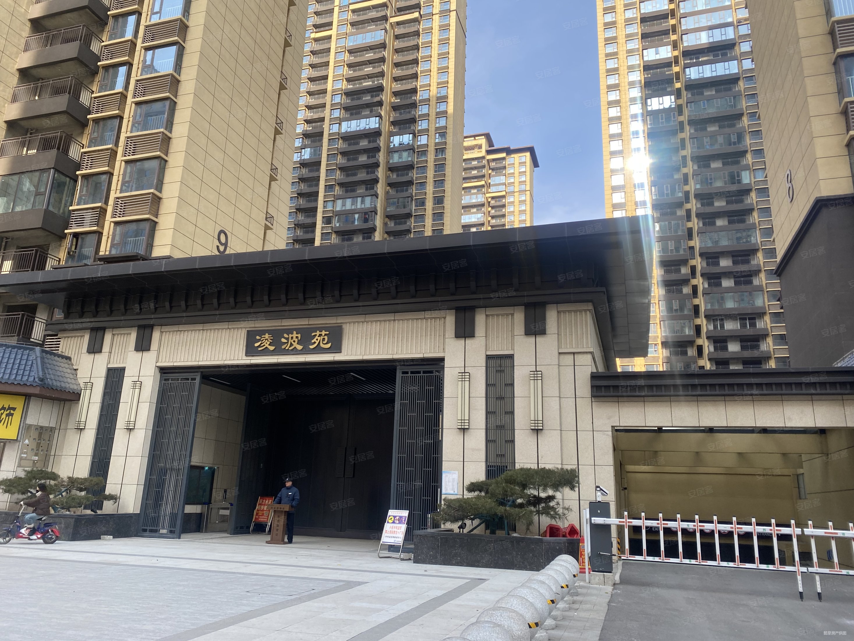 凌波苑3室2厅2卫135.09㎡南103万