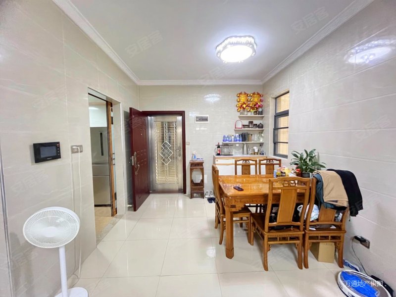 花香漂亮三房急售可随时房