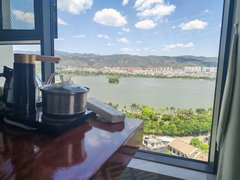弥勒湖泉片区湖泉生态园湖泉湾一号全屋定制湖景房一室,带中央空调家具家电齐全拎包入住出租房源真实图片