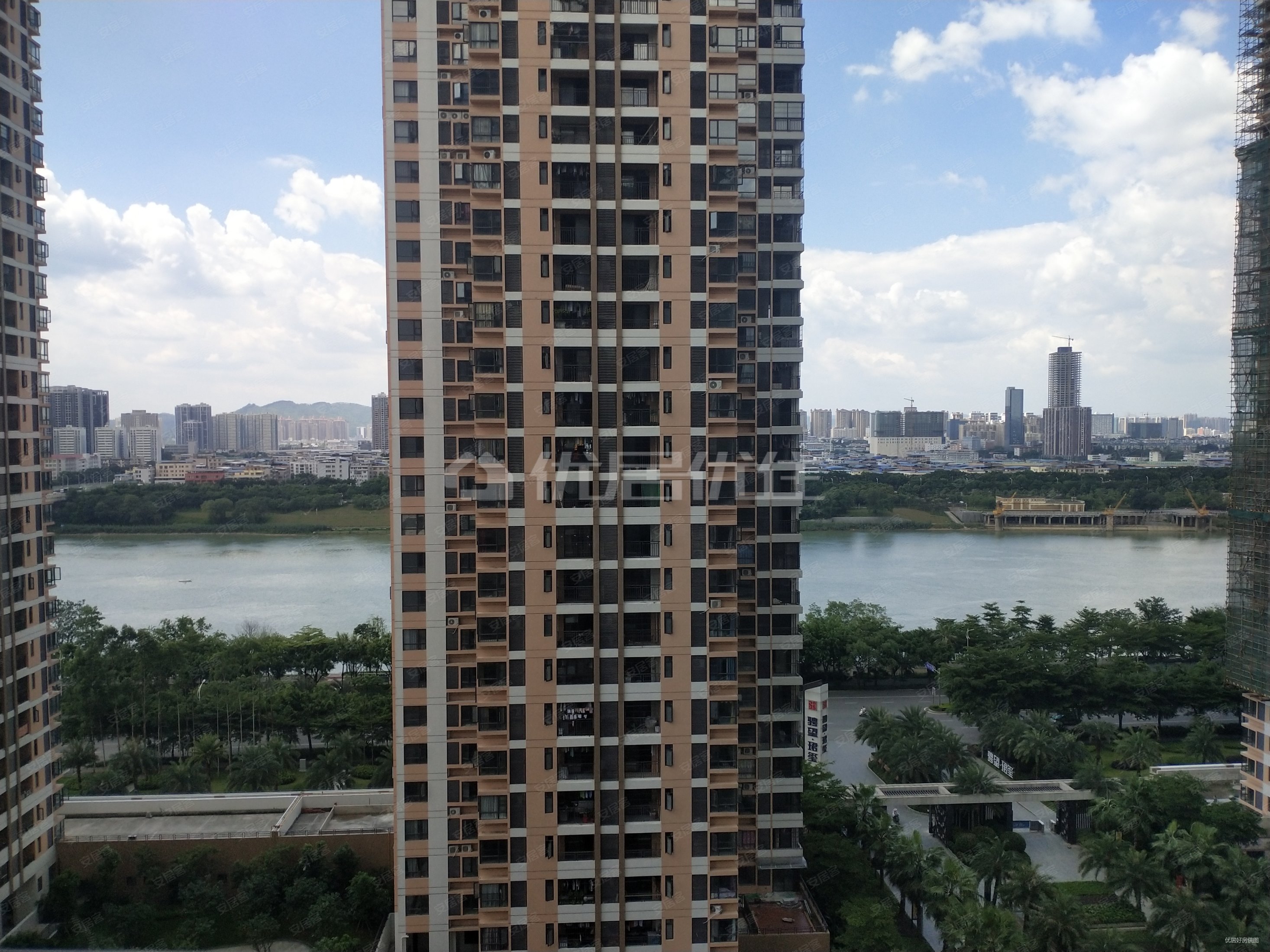 (急售)江南万达商圈(骋望珺玺)一线江景(首付17万)