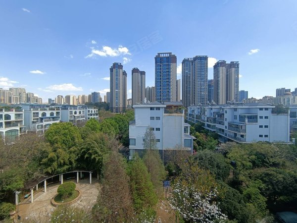 安宁金江小区涵苑(别墅)带150平露台 地铁口 精装大6室 带部分家具可