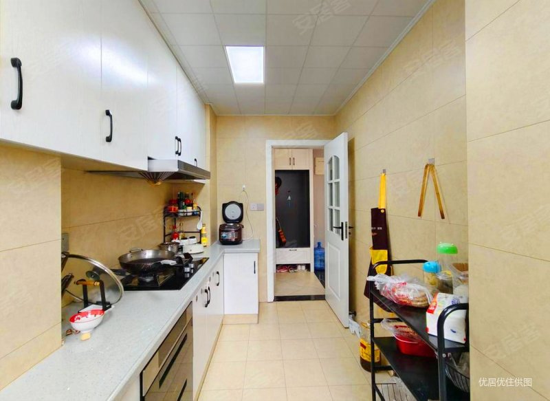 银翔小洋楼 业主装修了30万 三房双卫 现在117万