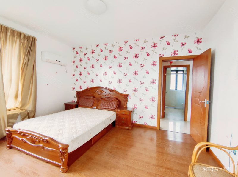 华亭公寓(松江)4室2厅2卫163.69㎡南北518万