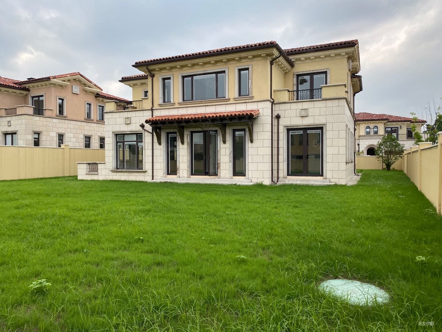 景枫加州城院子1千平现房独栋别墅南外