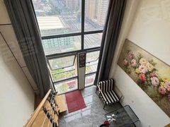 宝龙广场 翼特丽景城 复式正套精装一房一厅 仅需租金1500