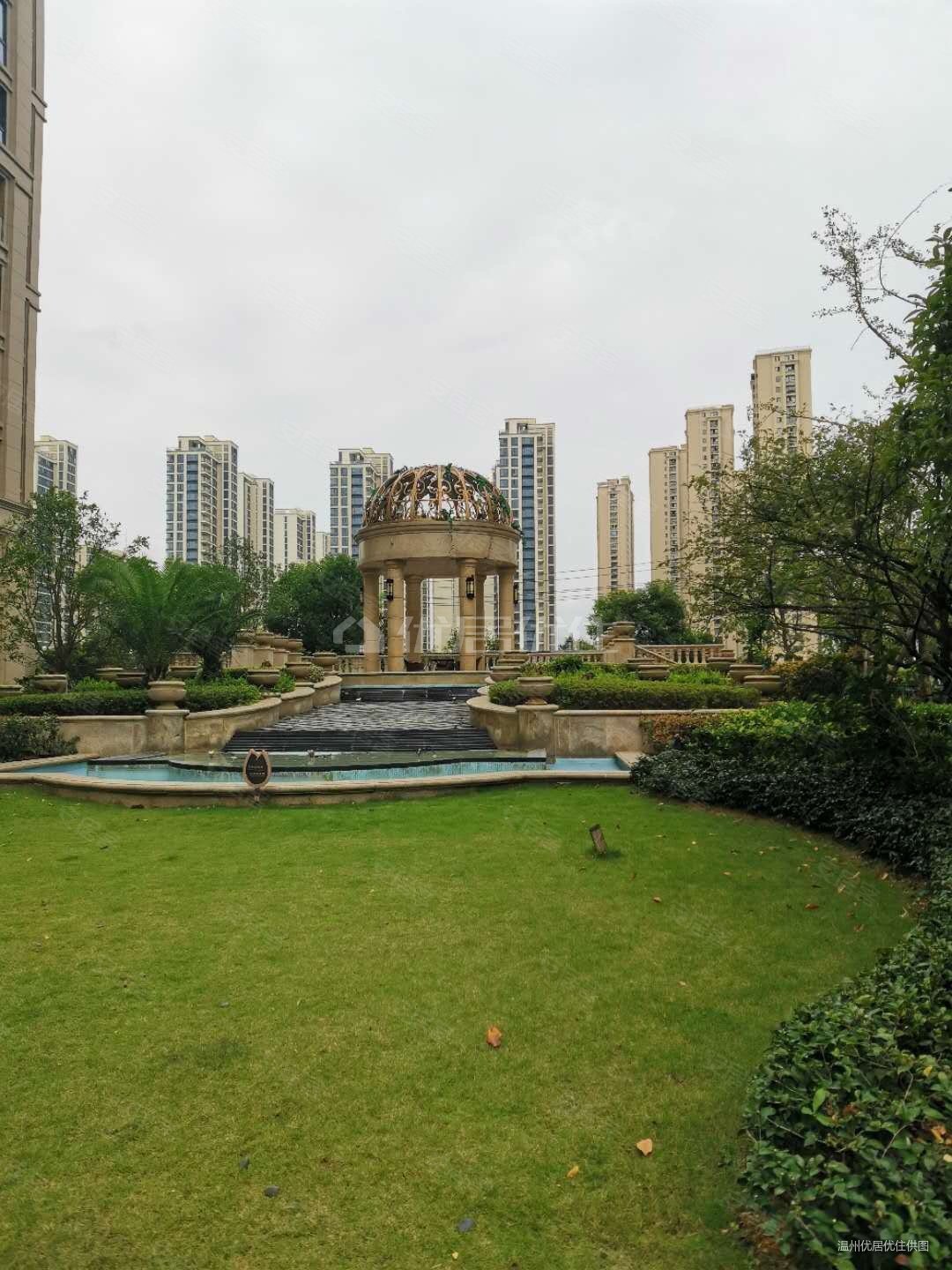 瑞鸿锦园(中央湖公馆)4室2厅2卫137.0平米 环境优美