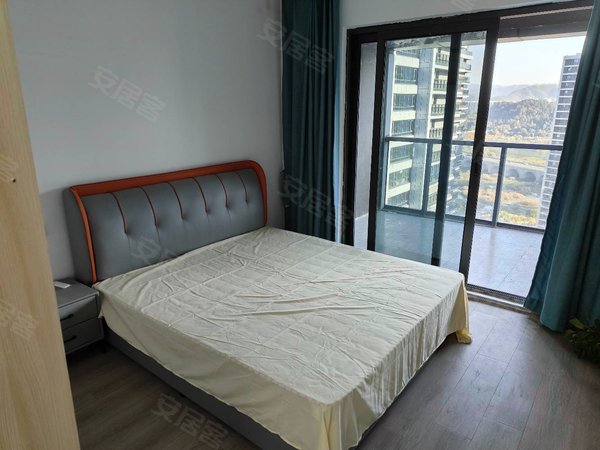 杭州临安临安城区湖山壹品苑一品苑三房出租,景观房,超大双阳台,拎包