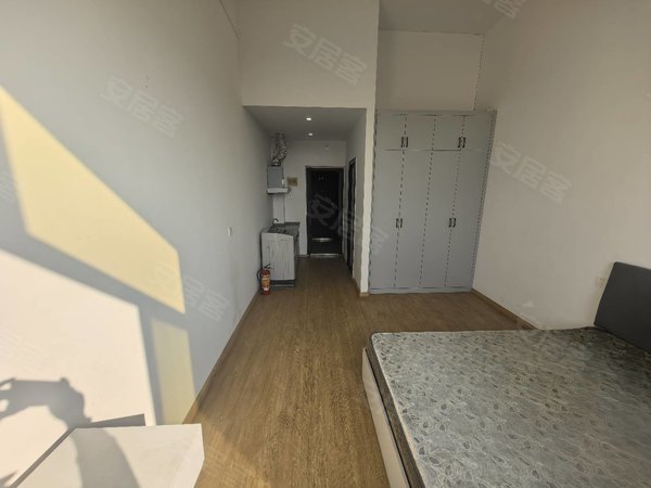 金华婺城秋滨工业区唐宅新区直签无中介，零跑蟠龙北，唐宅夜市南，模具城实惠单间，押一付一出租房源真实图片