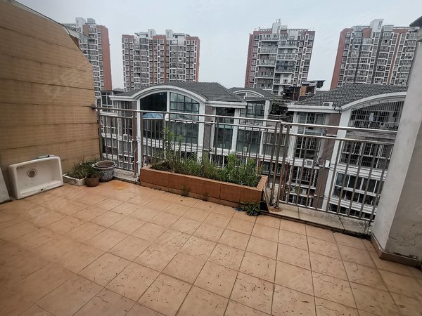 昆山花桥花桥老镇国际华城无中介费,房东无特殊要求,近花桥地铁口