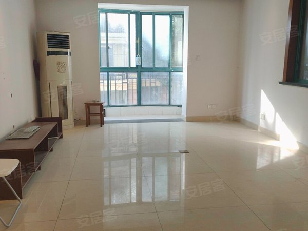 昆山玉山老城区雍景湾西苑雍景湾西苑,三室两厅两卫,精装修天然气,有