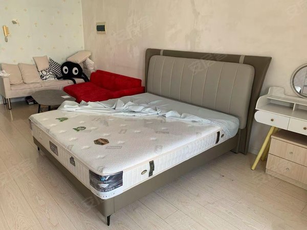 盘锦兴隆台中兴公园金马正和金马正和两室,一个月1050包物业电梯,可以月付,手慢没出租房源真实图片