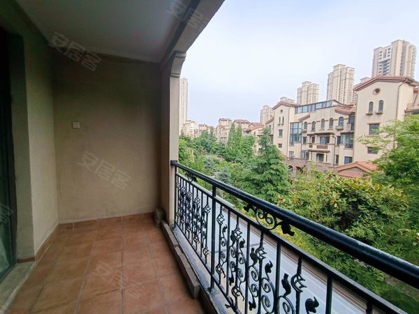 青岛黄岛薛家岛海尔山海湾山海湾一期电梯洋房急租,带全套家具家电