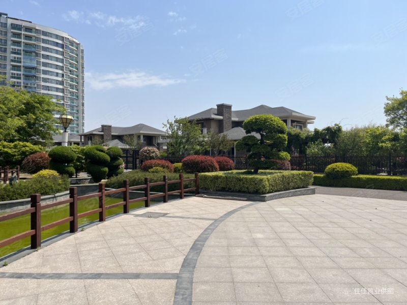 全封闭小区一层带花园两居精装度假房