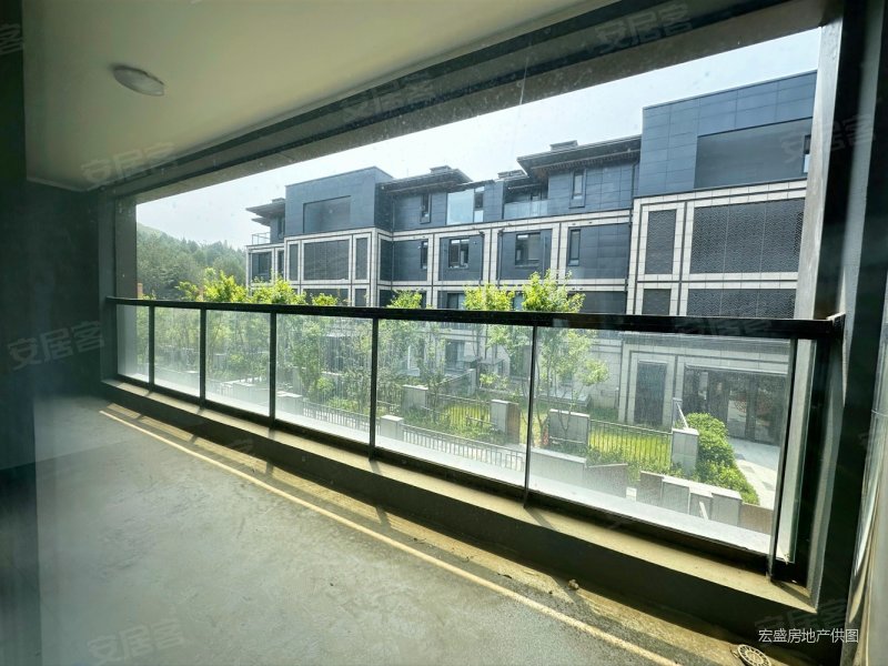 绿地御山台4室3厅3卫225.6㎡南北700万