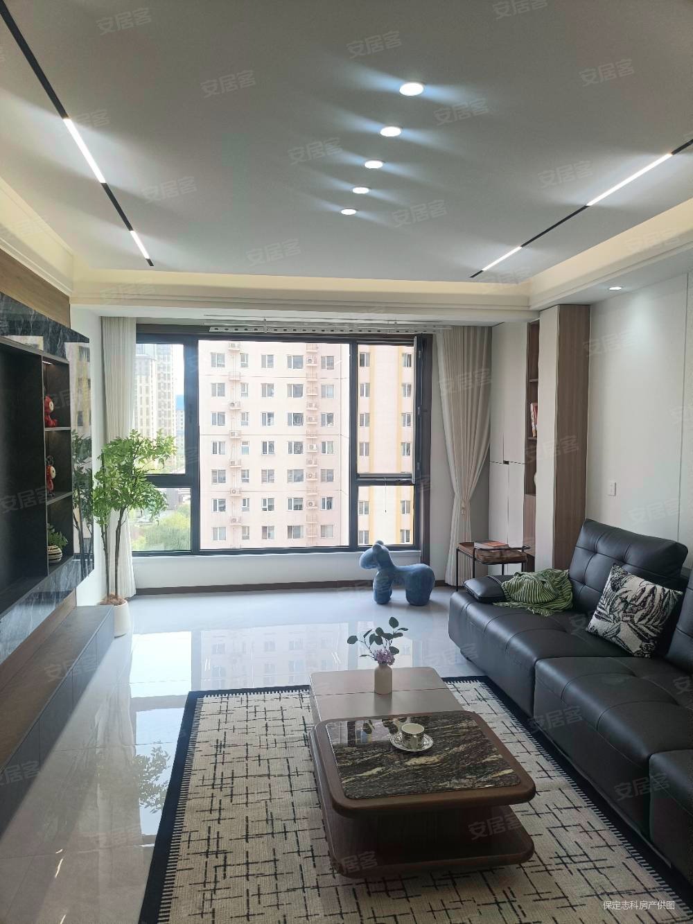 维多利亚夏郡3室2厅2卫138.1㎡南北104.8万