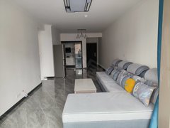 喀什喀什市喀什城区深喀壹号 三室二厅 精装修 押金三千 110平米出租房源真实图片