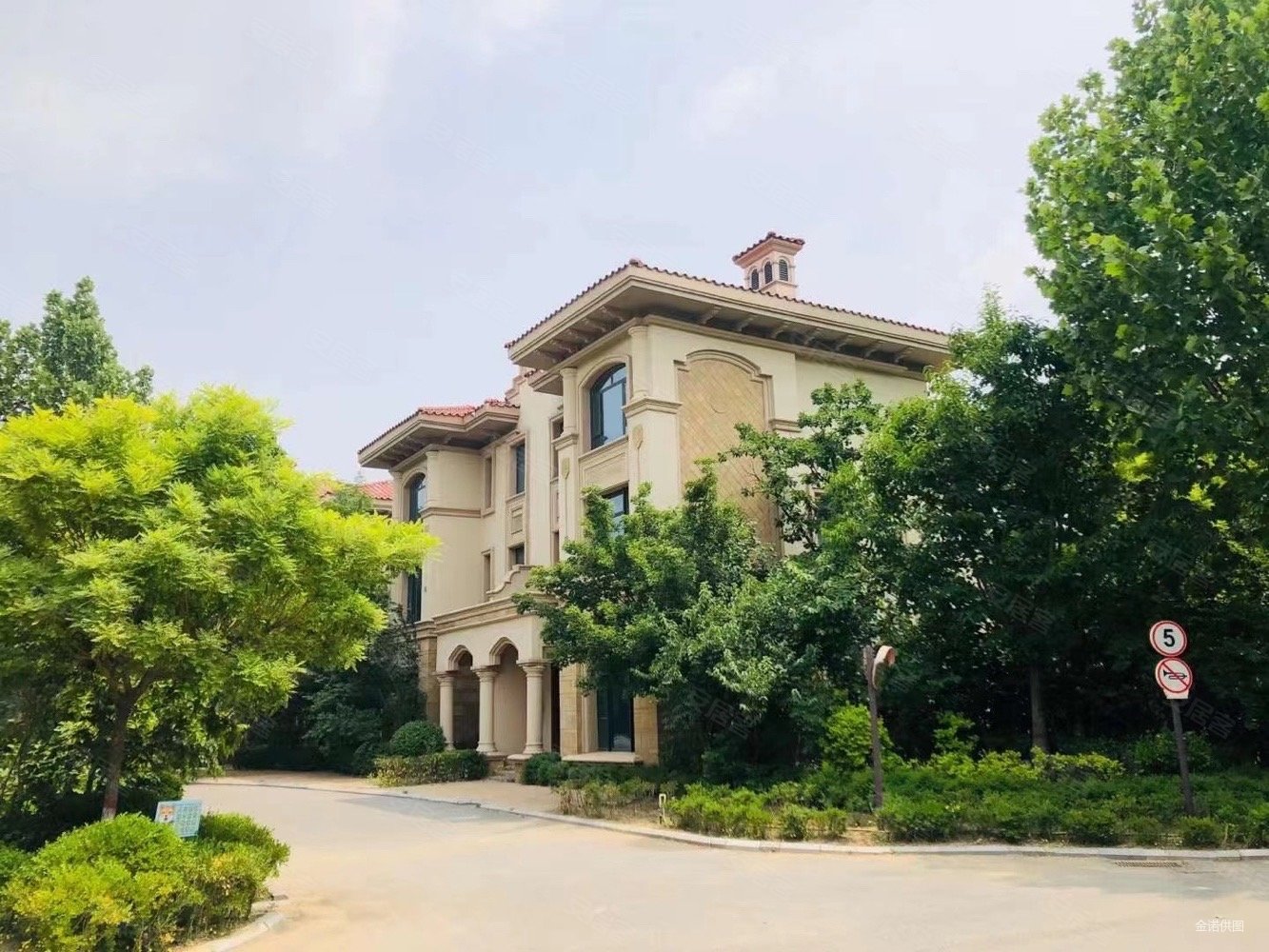 国瑞生态城瑞景墅!联排别墅!带前后花园!带露台!带地下室!