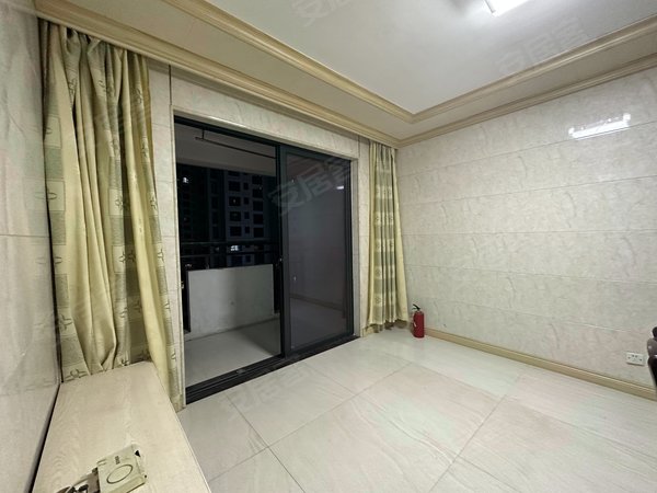 塘栖嘉凯城对面 三中旁 精装修 电梯房 2100月免物业费