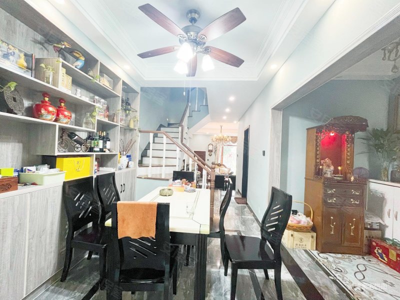 汀香水榭精装联排别墅,诚心出售