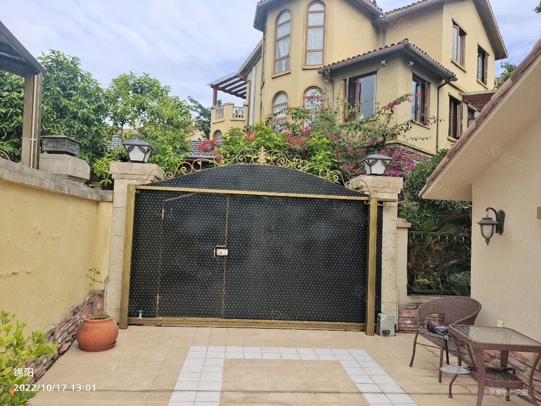 带两个车位,半山蓝湾(别墅)二手房,416万,6室2厅,3卫,370平米-绵阳