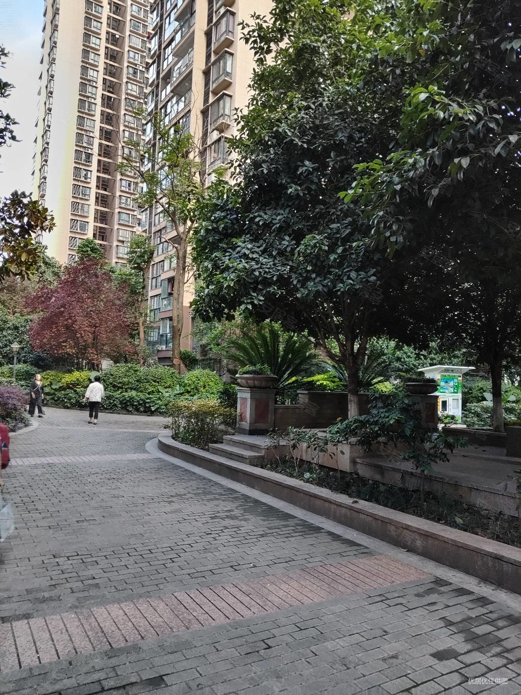 轻轨边 步行街旁 精装二房 朝南 视野开阔,春晖花园二手房,72万,2室2