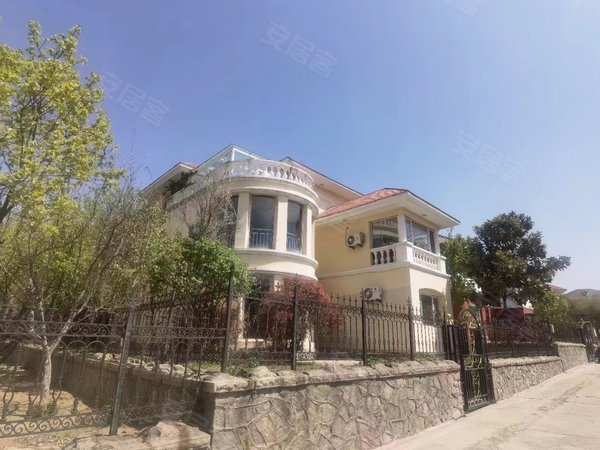 青岛黄岛长江路长盛花园长盛花园独栋别墅  5室5厅3卫 300平 南北通透