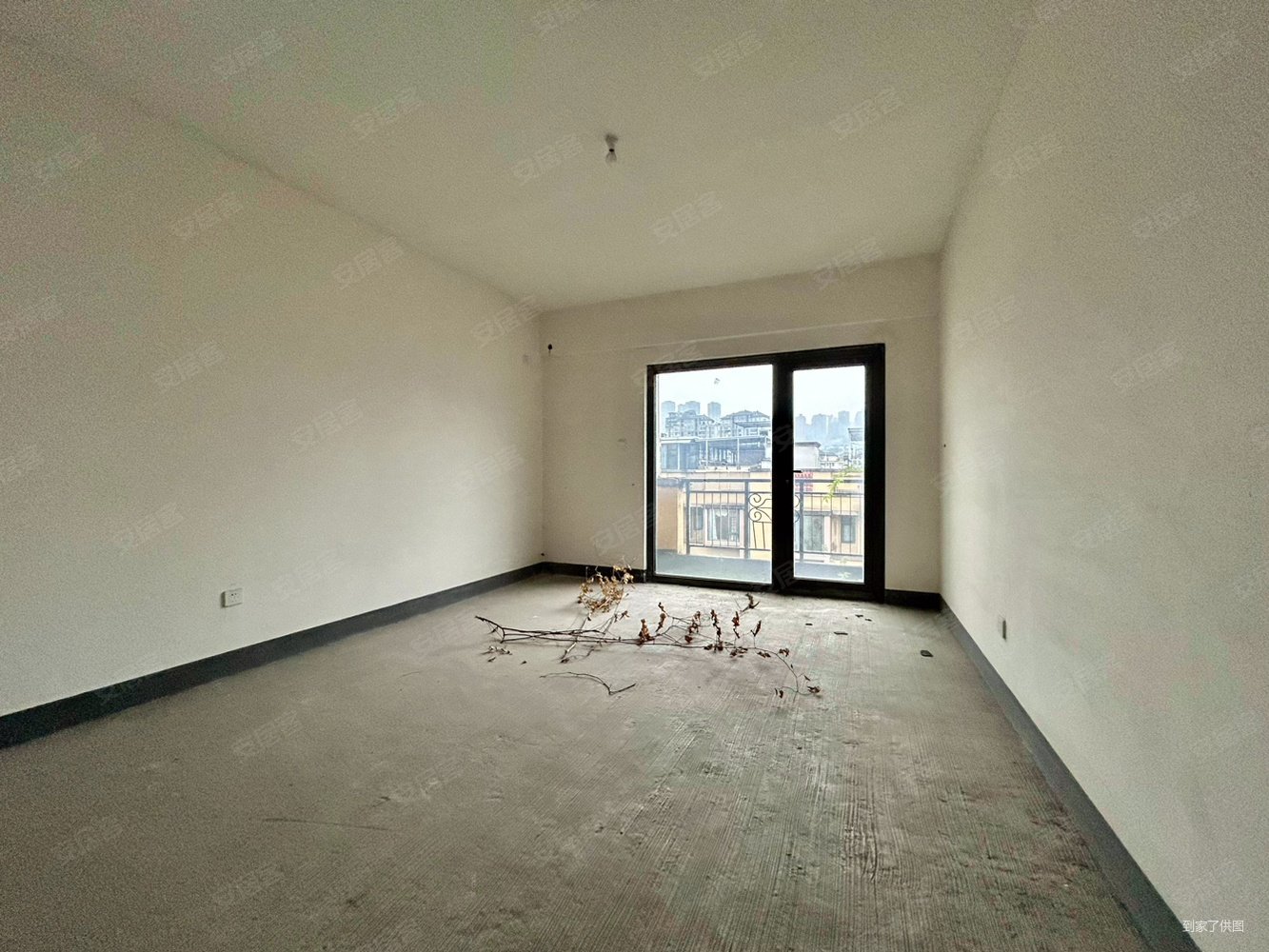 逸翠庄园(南区)4室2厅3卫135㎡西南150万