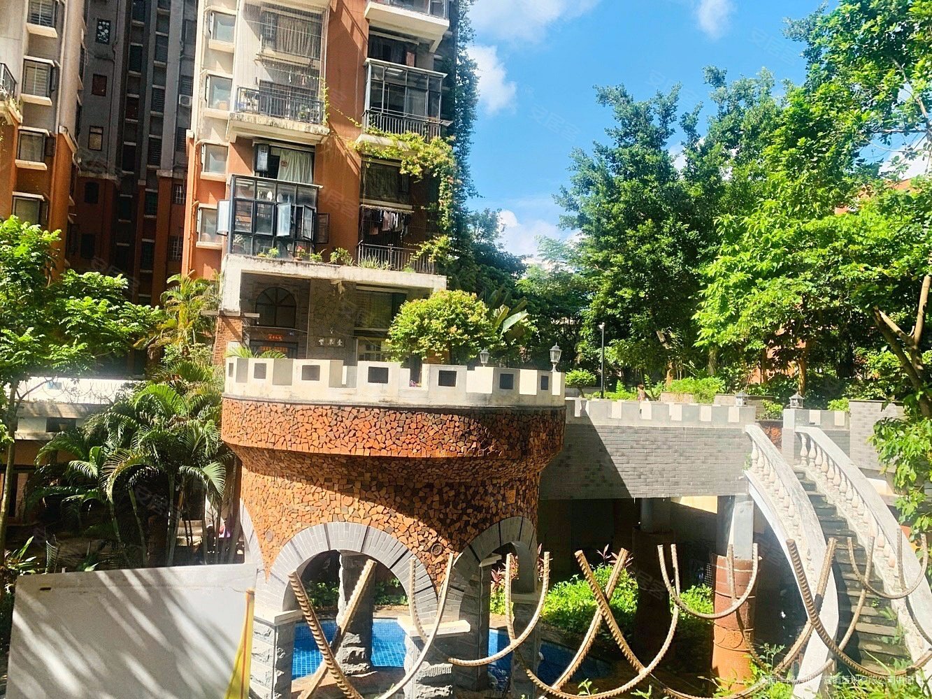 急售秀英商圈友谊南海城高端小区紫泉花坊毛坯两房