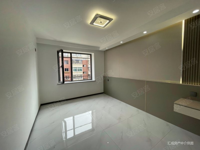 体育场3楼,2室2厅,大南明厅,采光好落地窗,香柏路4-1号小区二手房,56.