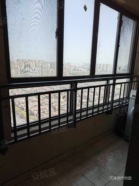 滨江裕花园次新小区南北通两房双阳台此价格只卖一周