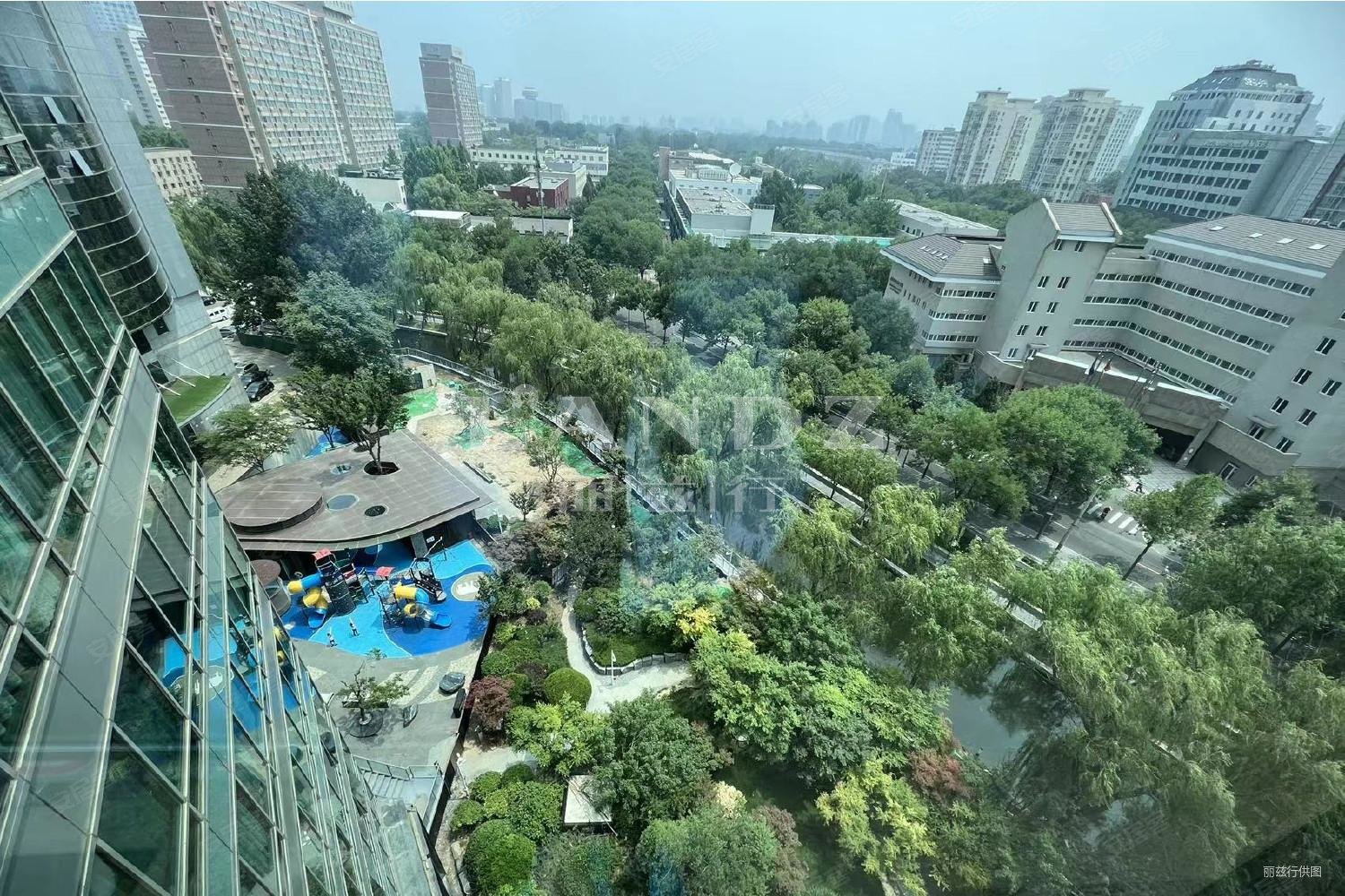 梵悦万国府3室2厅3卫237.89㎡东0万