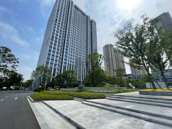 嘉兴海宁海宁市区万城明珠万城明珠 首租 1900元月 价可商 家电齐全