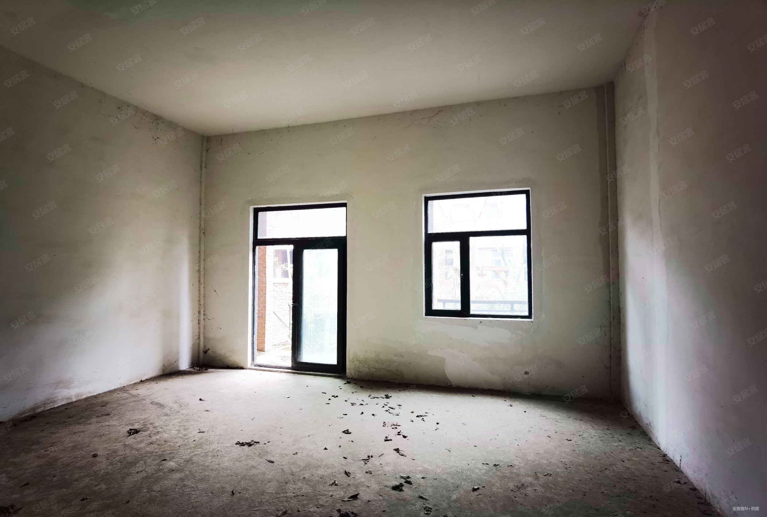 恒大龙城(别墅)4室2厅3卫188㎡南北215万