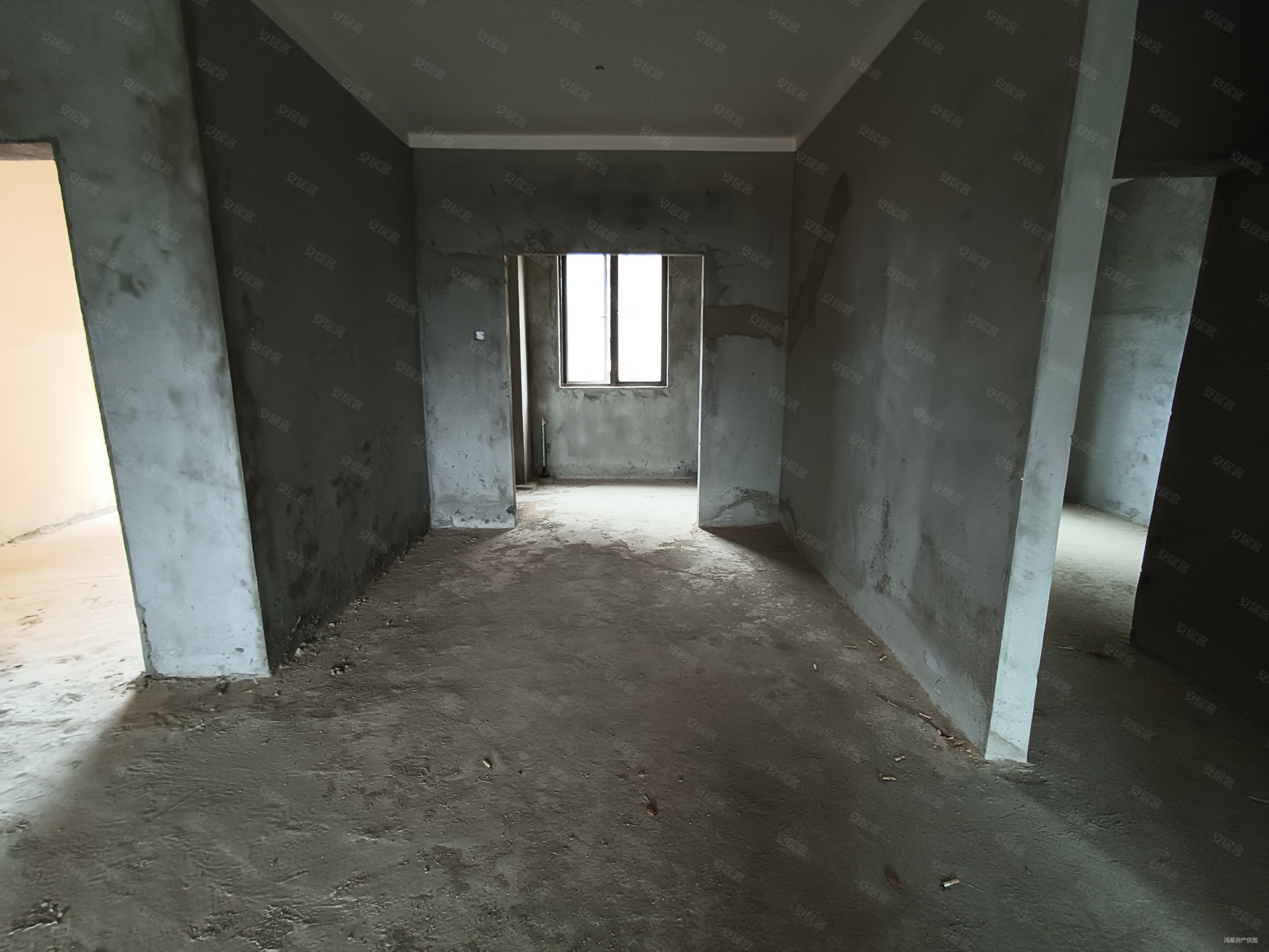 急售湾里合一中央城毛坯四房靠近公园广场看中有少钥匙在手